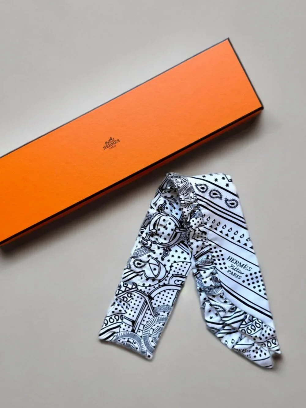 Hermès Black White Éperon d'Or Bandana Ruffled Silk Twilly Scarf